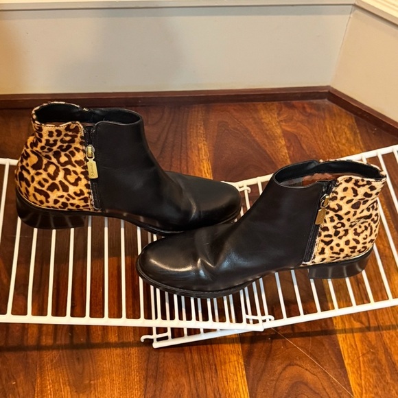 WOMANS BLONDO BLACK LEATHER AND LEOPARD BOOTIES SHORT BOOTS 10 M - Picture 4 of 12
